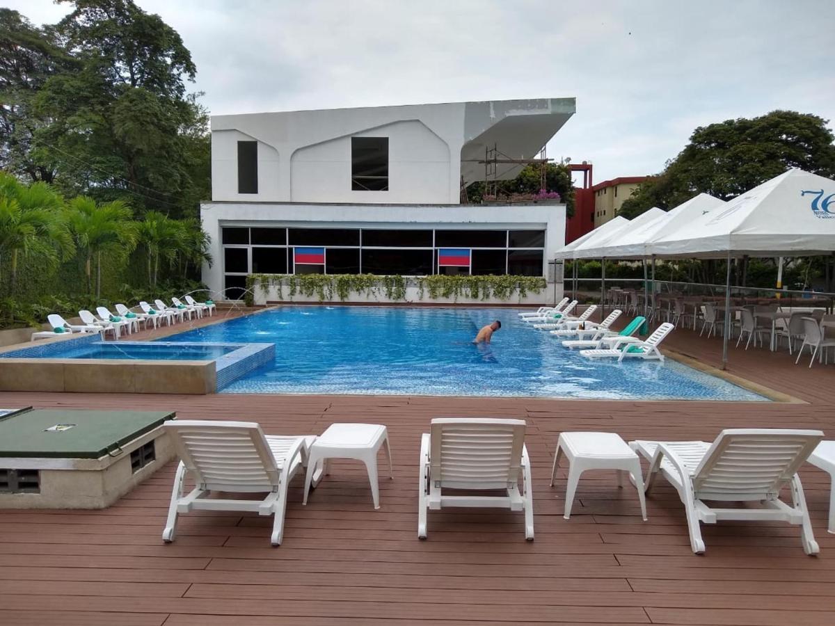 Hotel Blue 66 Cali Bagian luar foto