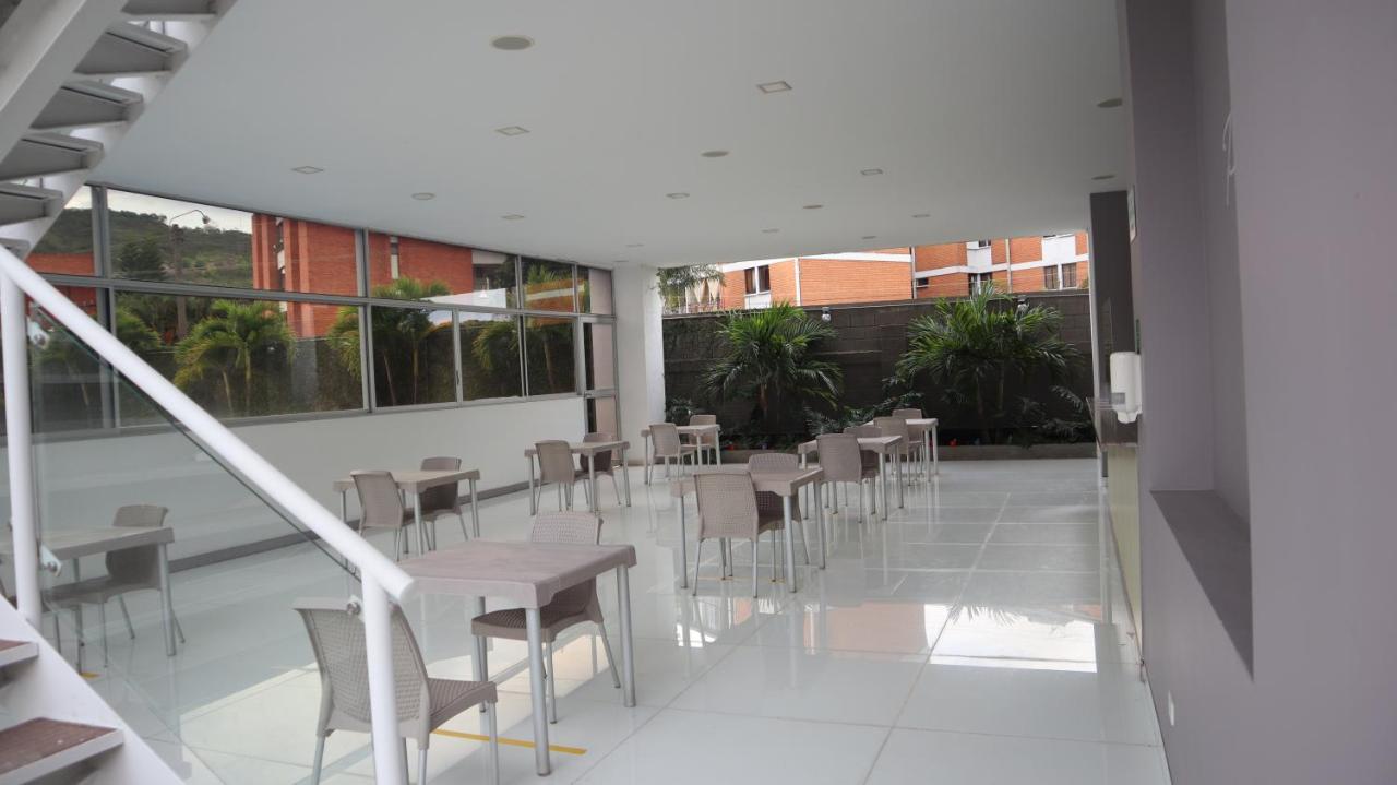 Hotel Blue 66 Cali Bagian luar foto