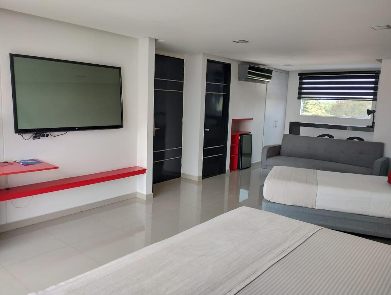 Hotel Blue 66 Cali Bagian luar foto