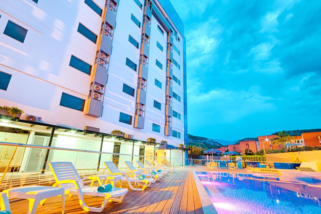 Hotel Blue 66 Cali Bagian luar foto